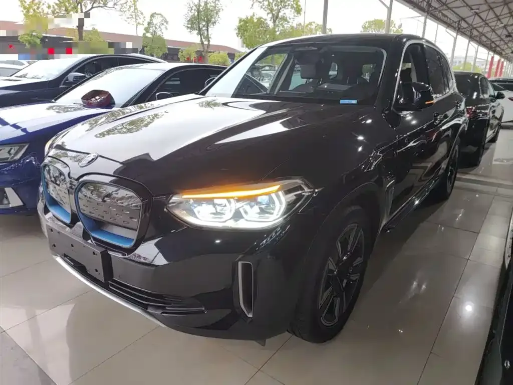 BMW iX3 — фото 1
