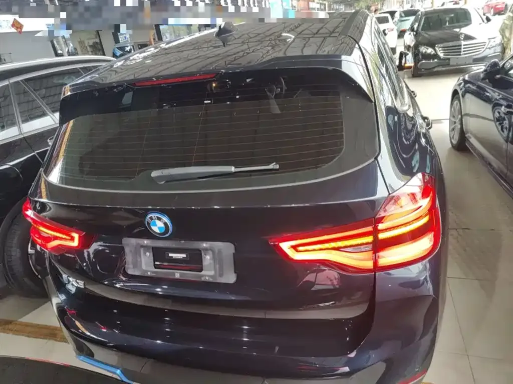BMW iX3 — фото 6