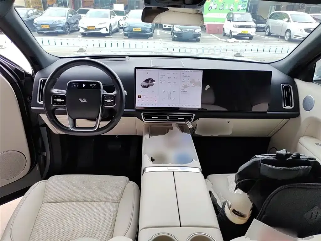Li Auto L8 — фото 10