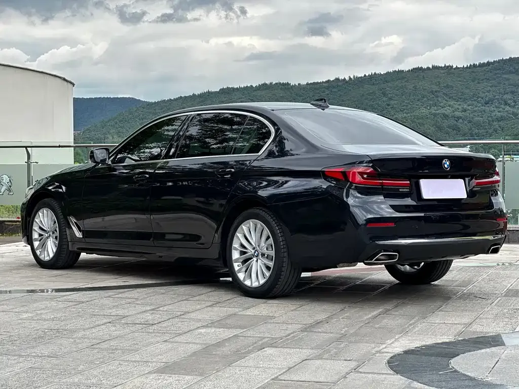 BMW 5 Series — фото 6