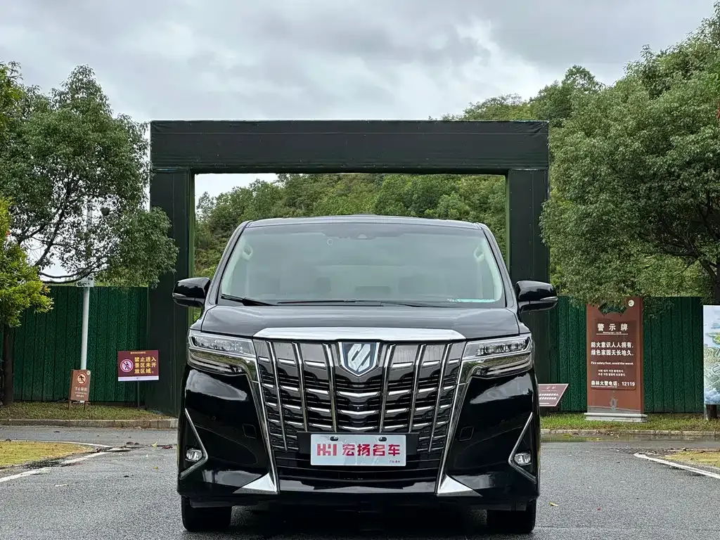 Toyota Alphard — фото 2