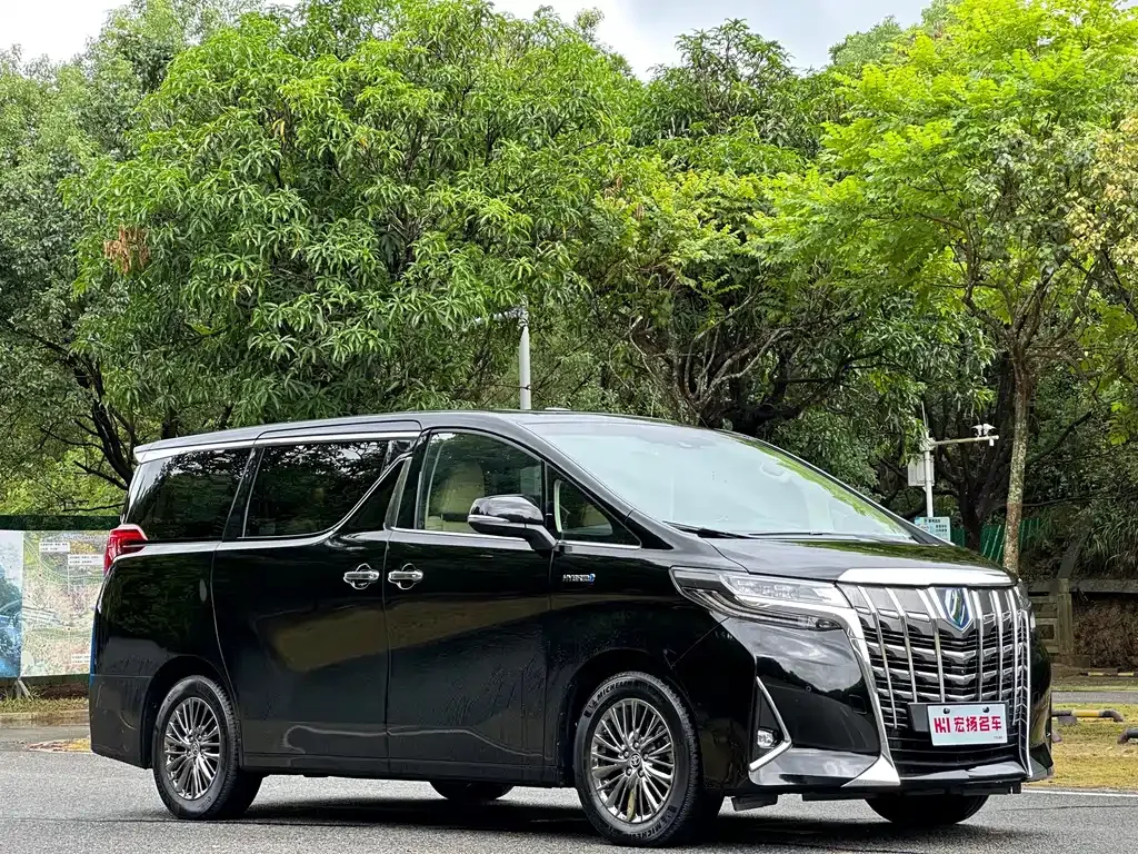 Toyota Alphard — фото 3