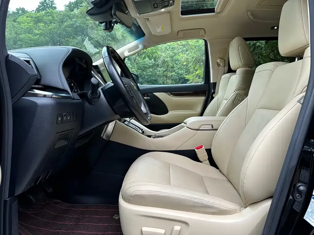 Toyota Alphard — фото 5