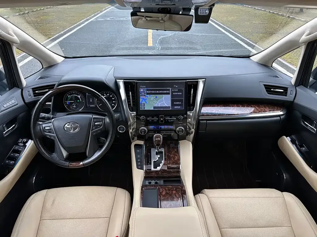 Toyota Alphard — фото 6