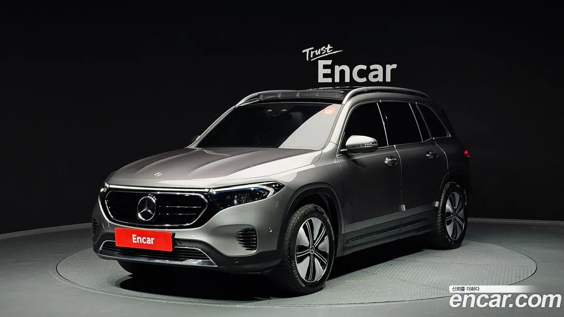 Mercedes-Benz EQB — фото 1