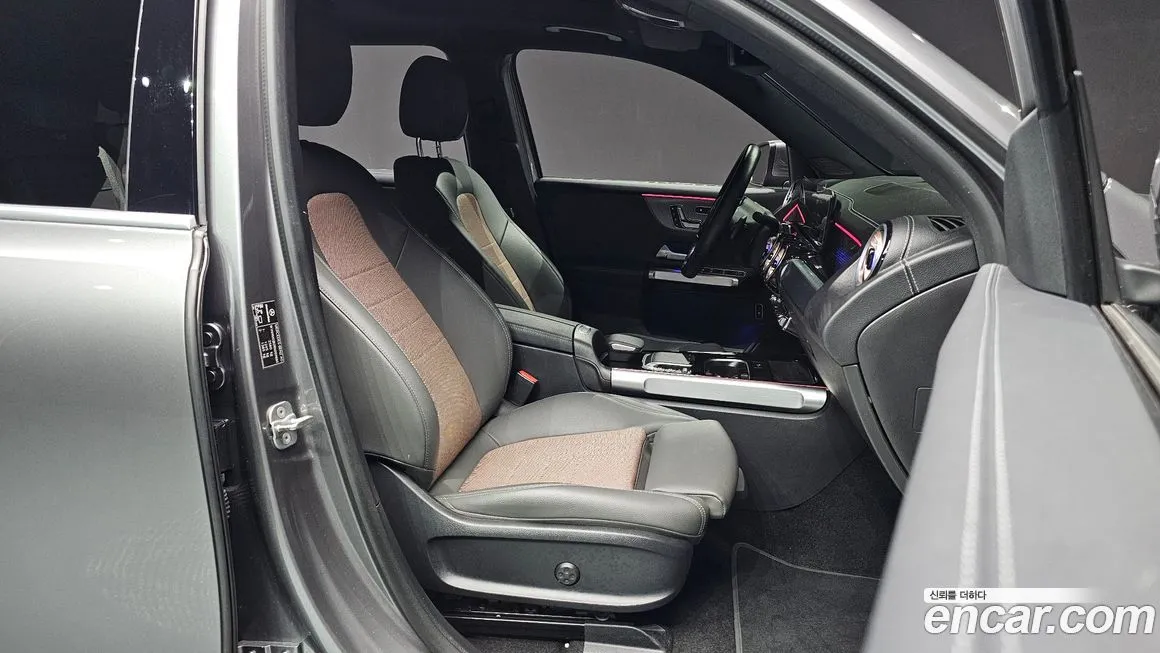 Mercedes-Benz EQB — фото 10