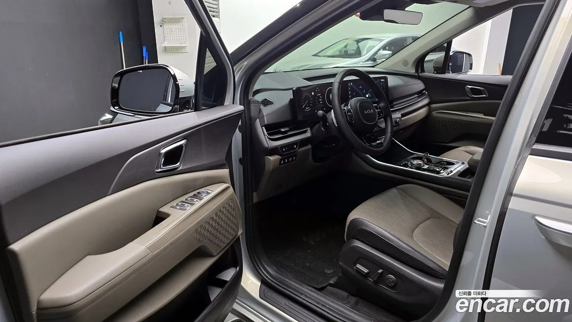 Kia Carnival — фото 10