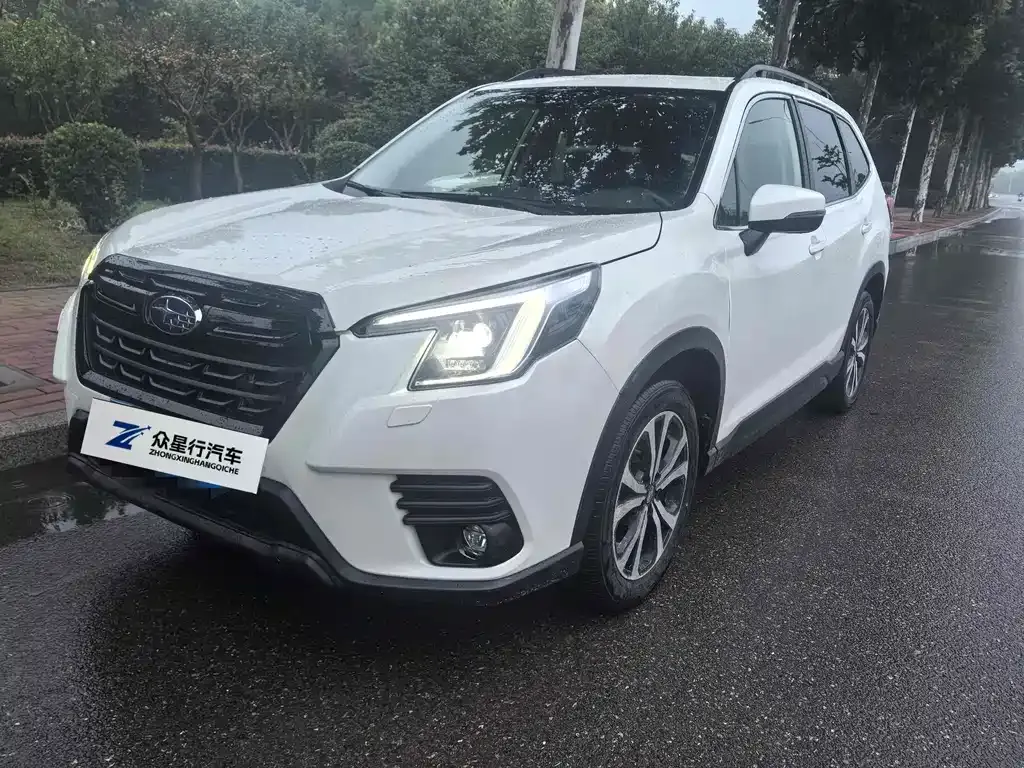 Subaru Forester — фото 1
