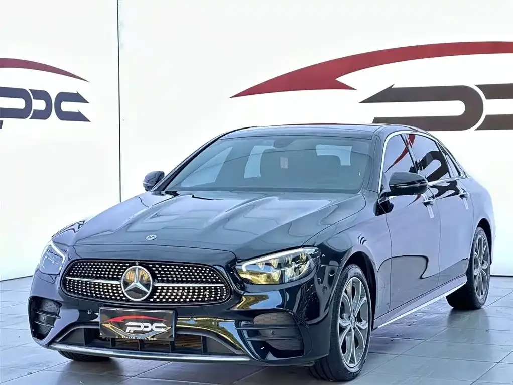 Mercedes-Benz E-Class — фото 1