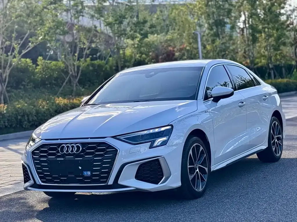 Audi A3 — фото 1