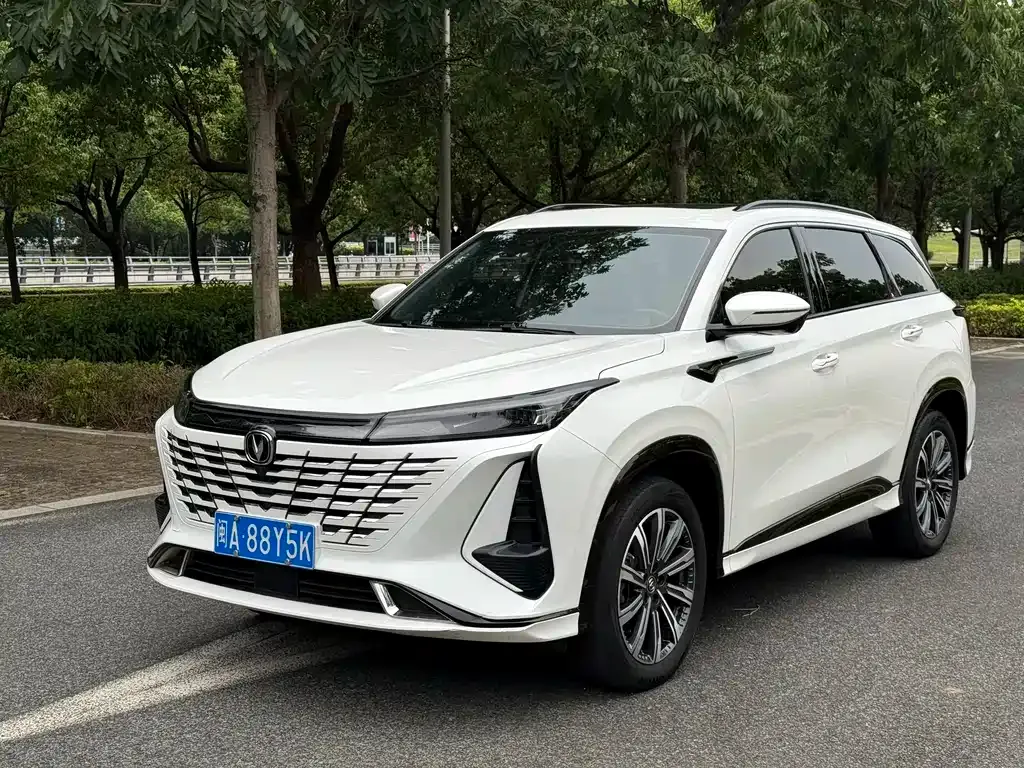 Changan CS75PLUS — фото 1