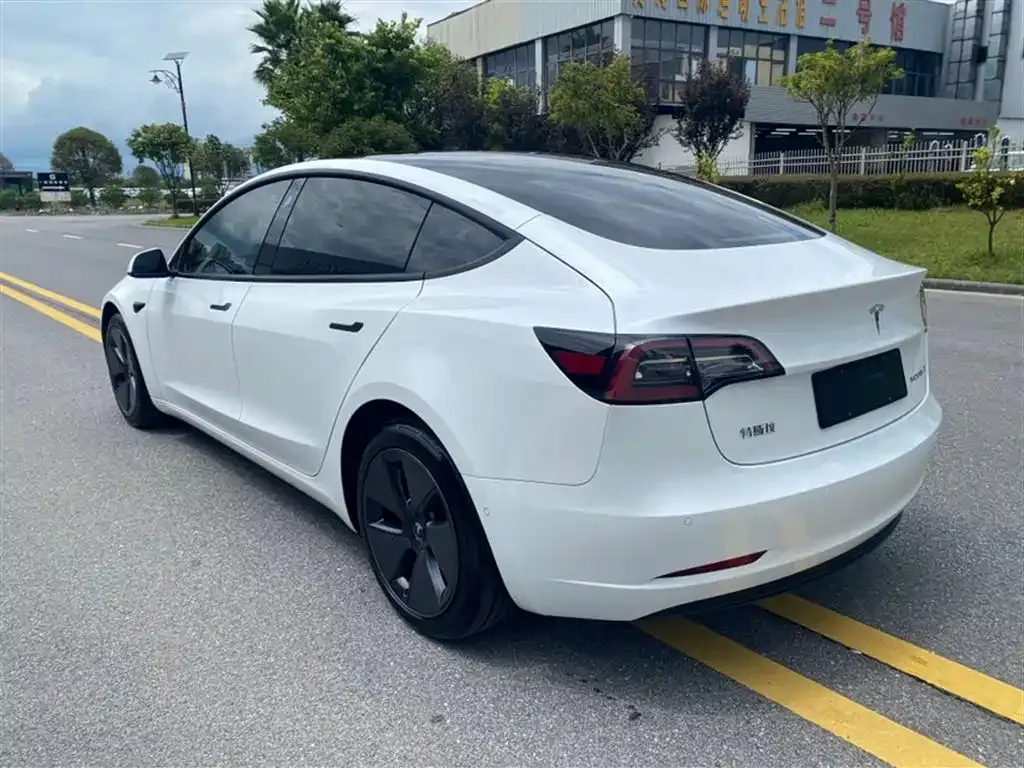 Tesla Model 3 — фото 5