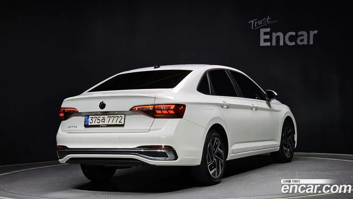 Volkswagen Jetta — фото 2