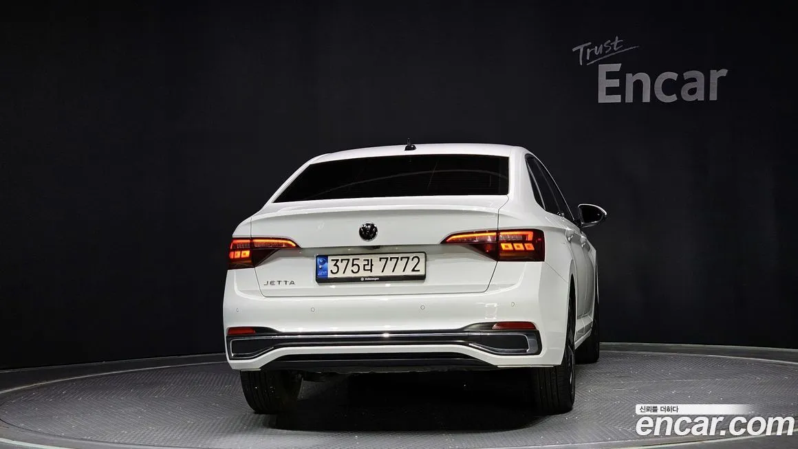 Volkswagen Jetta — фото 4