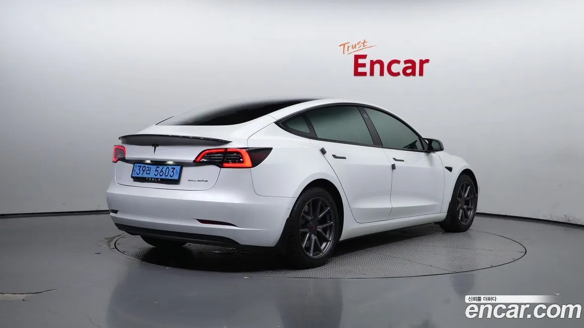 Tesla Model 3 — фото 2