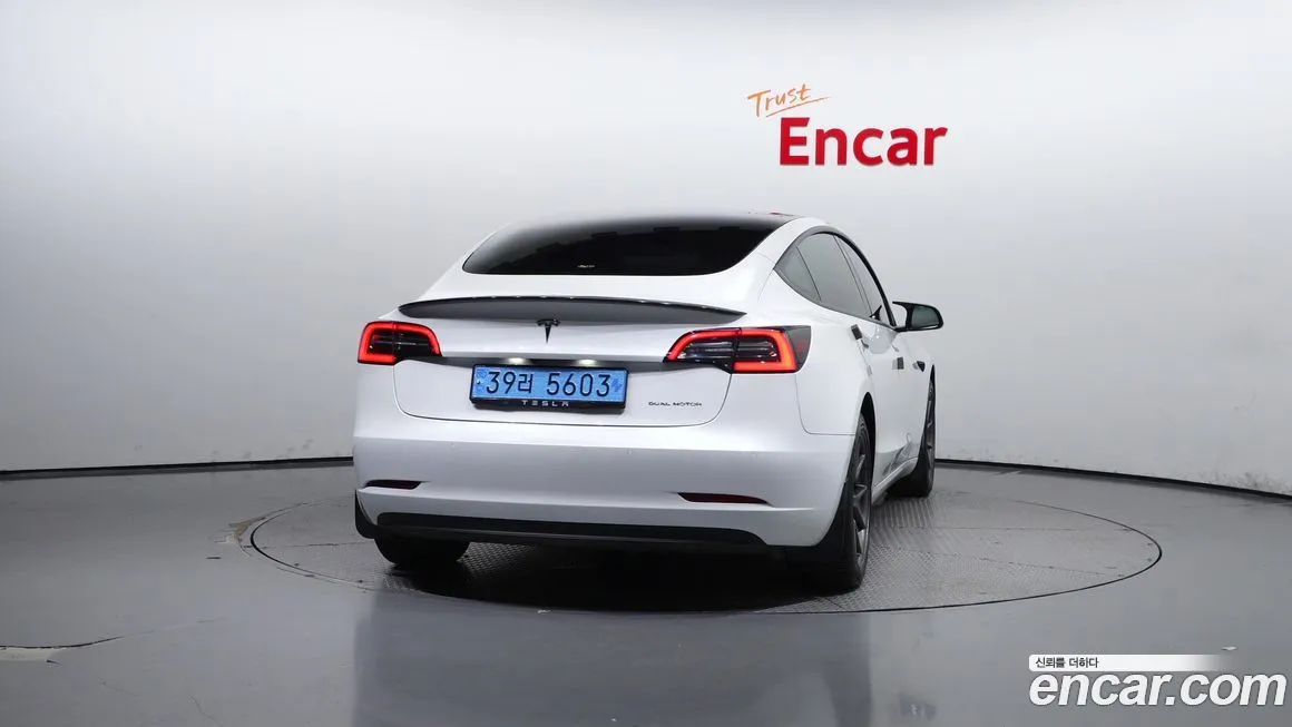 Tesla Model 3 — фото 4
