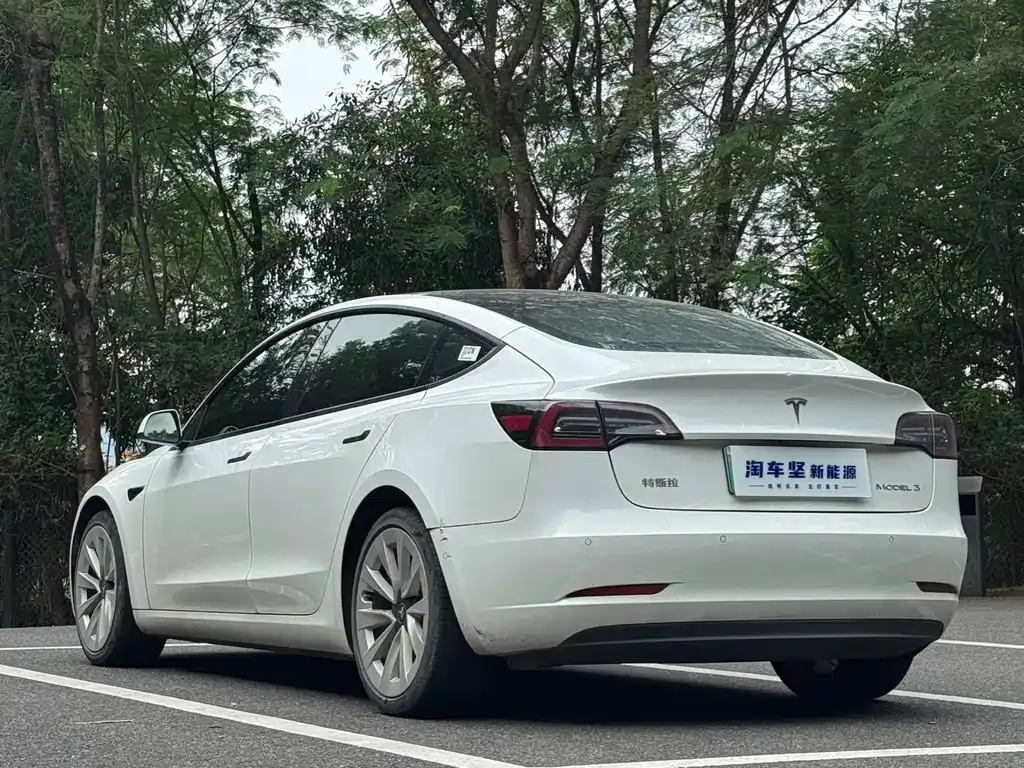 Tesla Model 3 — фото 3