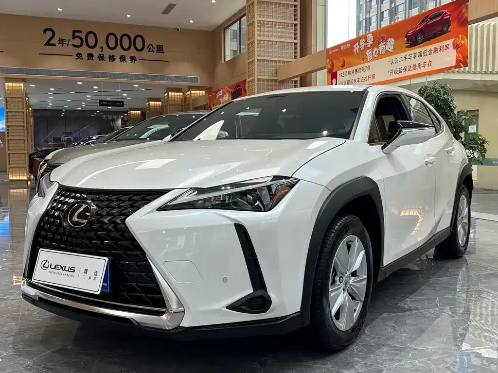 Lexus UX — фото 1