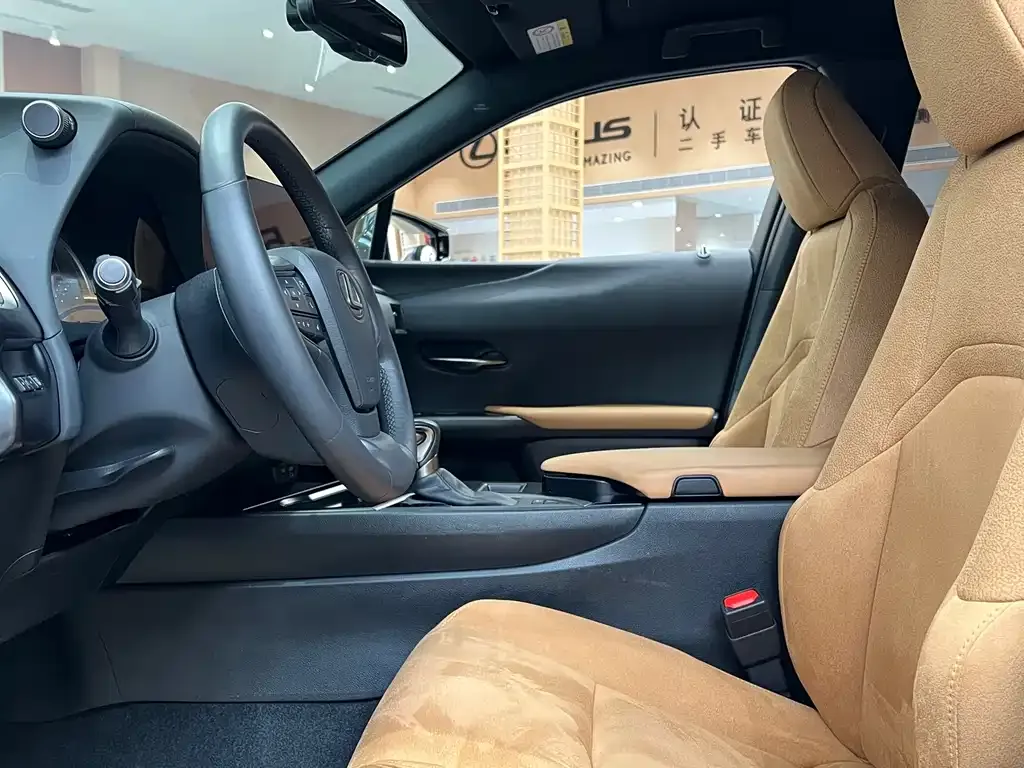 Lexus UX — фото 2