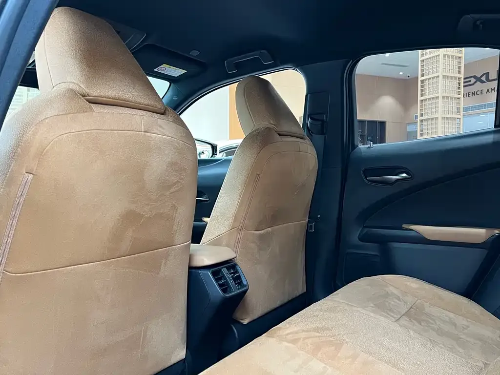 Lexus UX — фото 3
