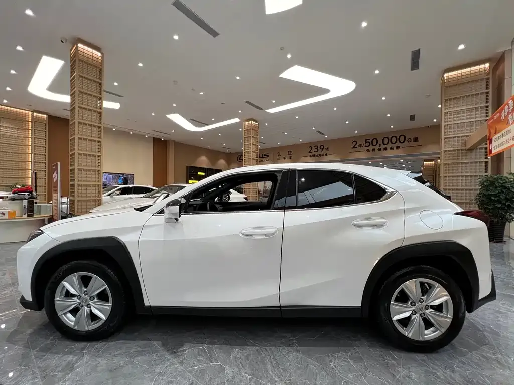 Lexus UX — фото 4