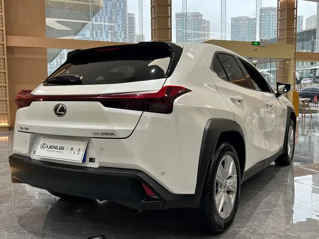 Lexus UX — фото 7