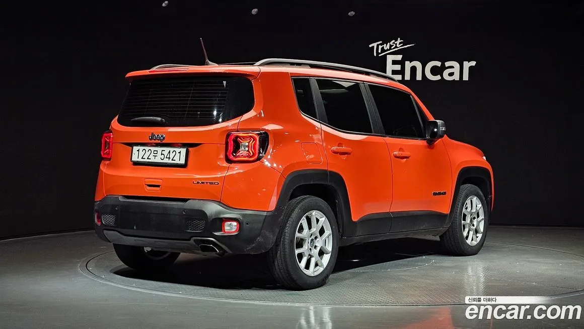 Jeep Renegade — фото 2