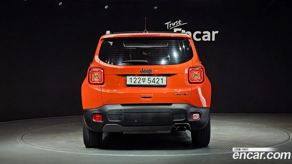 Jeep Renegade — фото 4