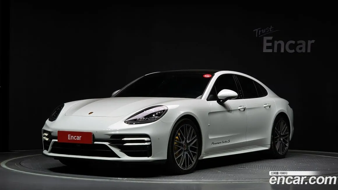 Porsche Panamera — фото 1