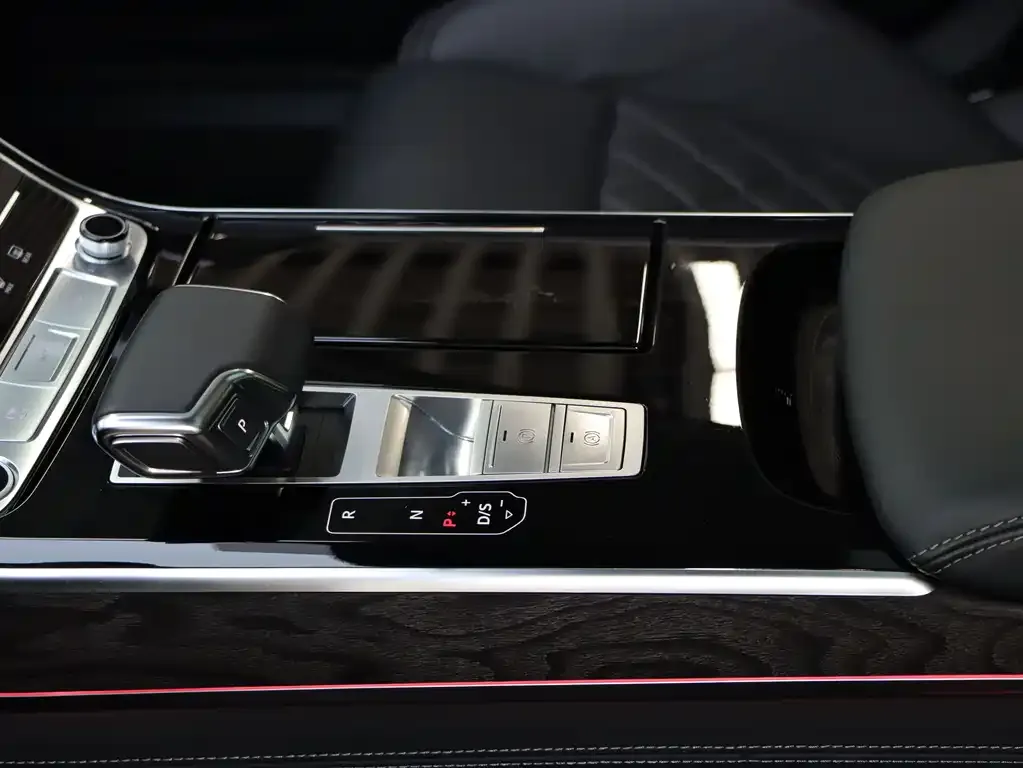 Audi A8 — фото 10