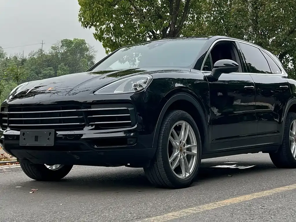 Porsche Cayenne — фото 1