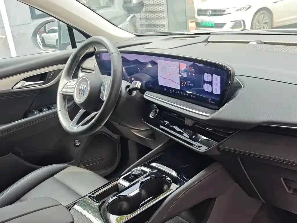 Buick Envision Plus — фото 5