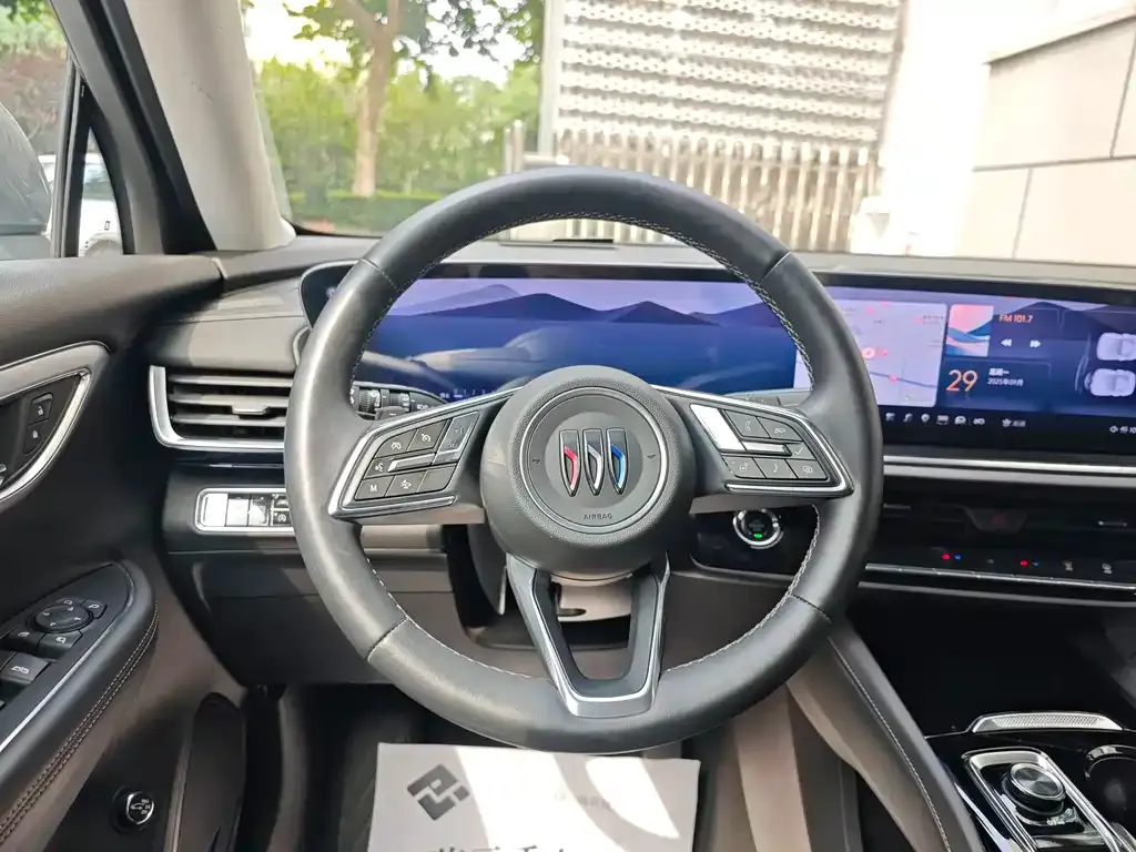 Buick Envision Plus — фото 9