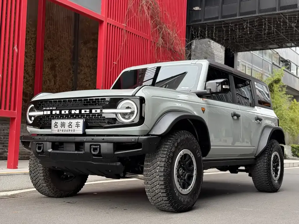 Ford Bronco — фото 1