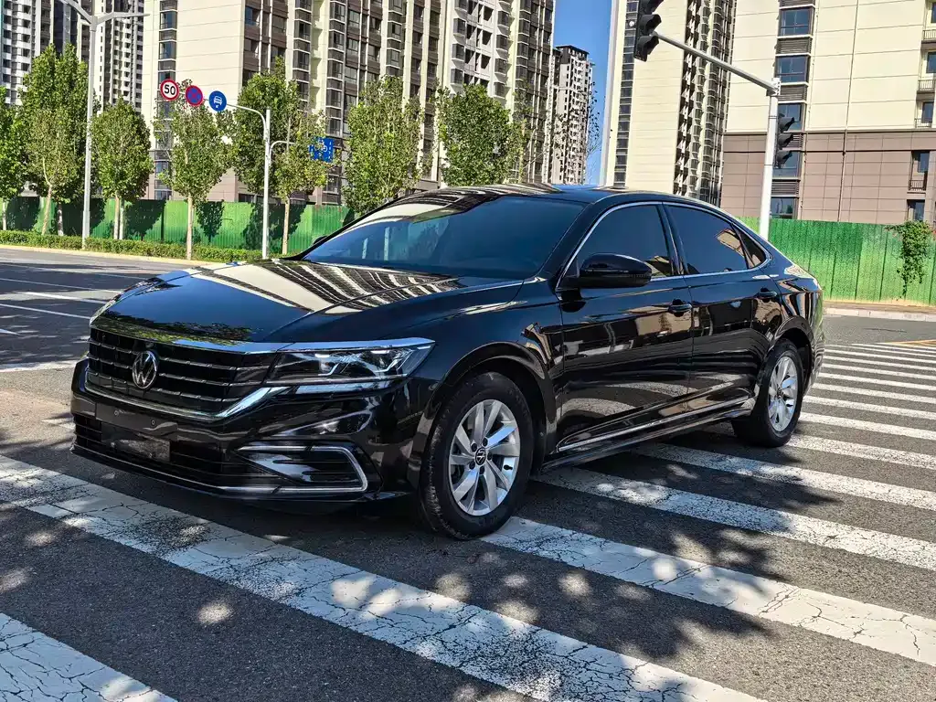 Volkswagen Passat — фото 1