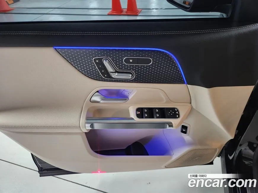 Mercedes-Benz EQB — фото 10