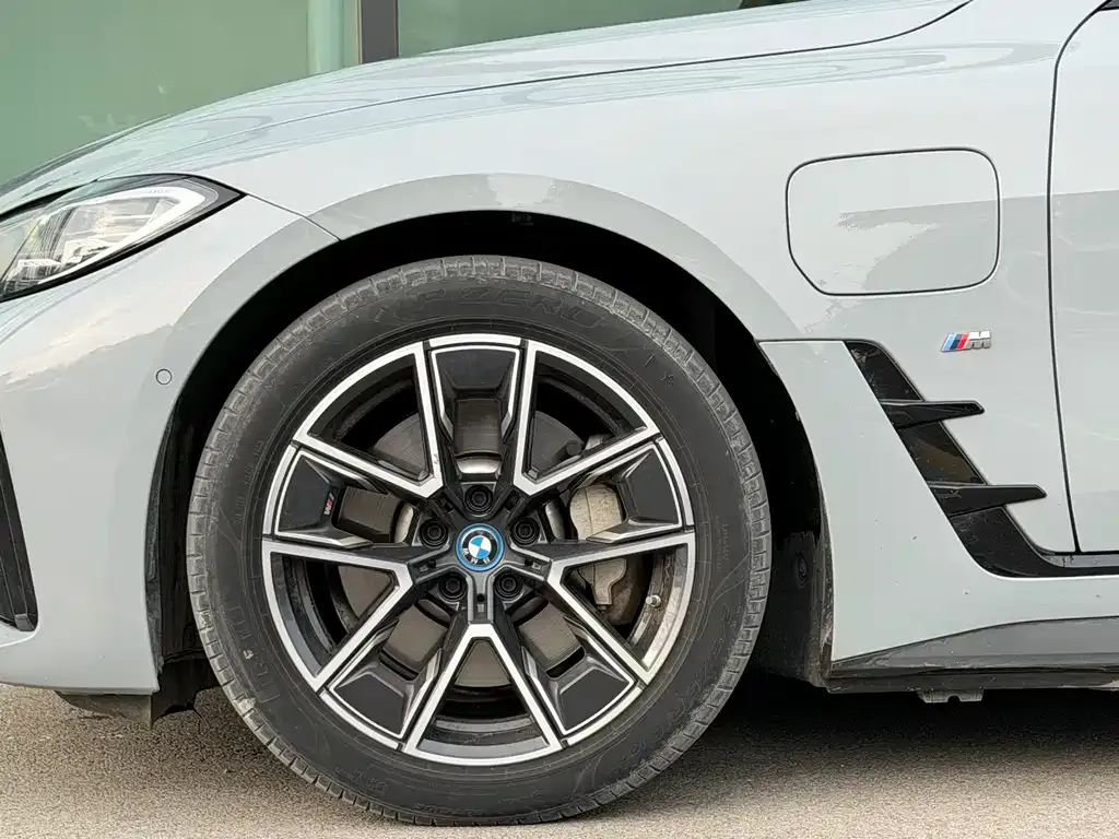 BMW i4 — фото 3
