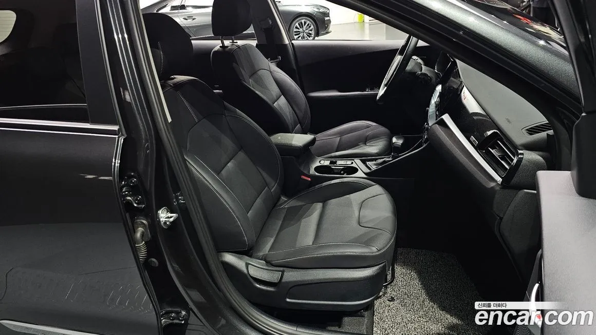 Kia Niro — фото 10