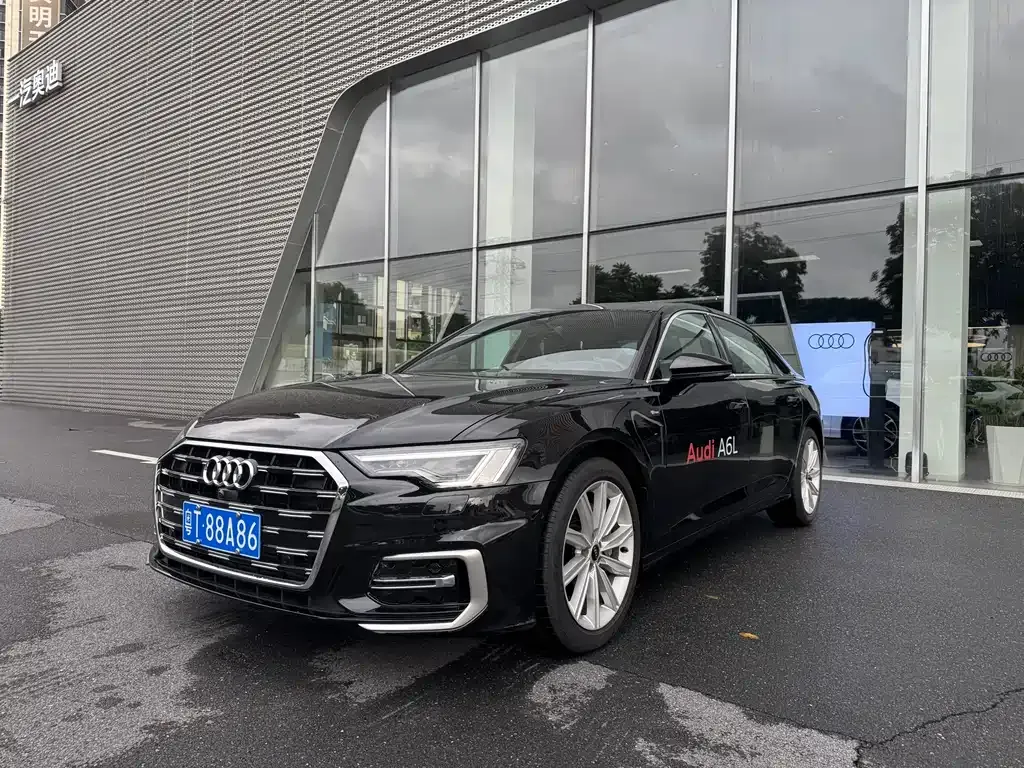 Audi A6L — фото 1