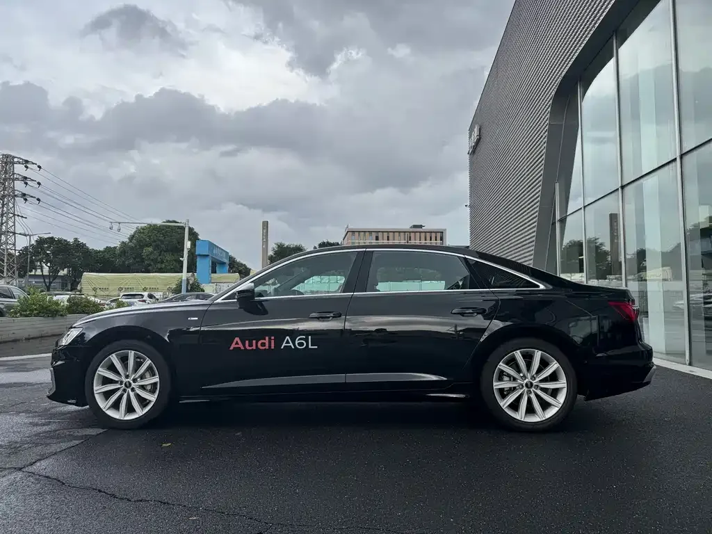 Audi A6L — фото 9