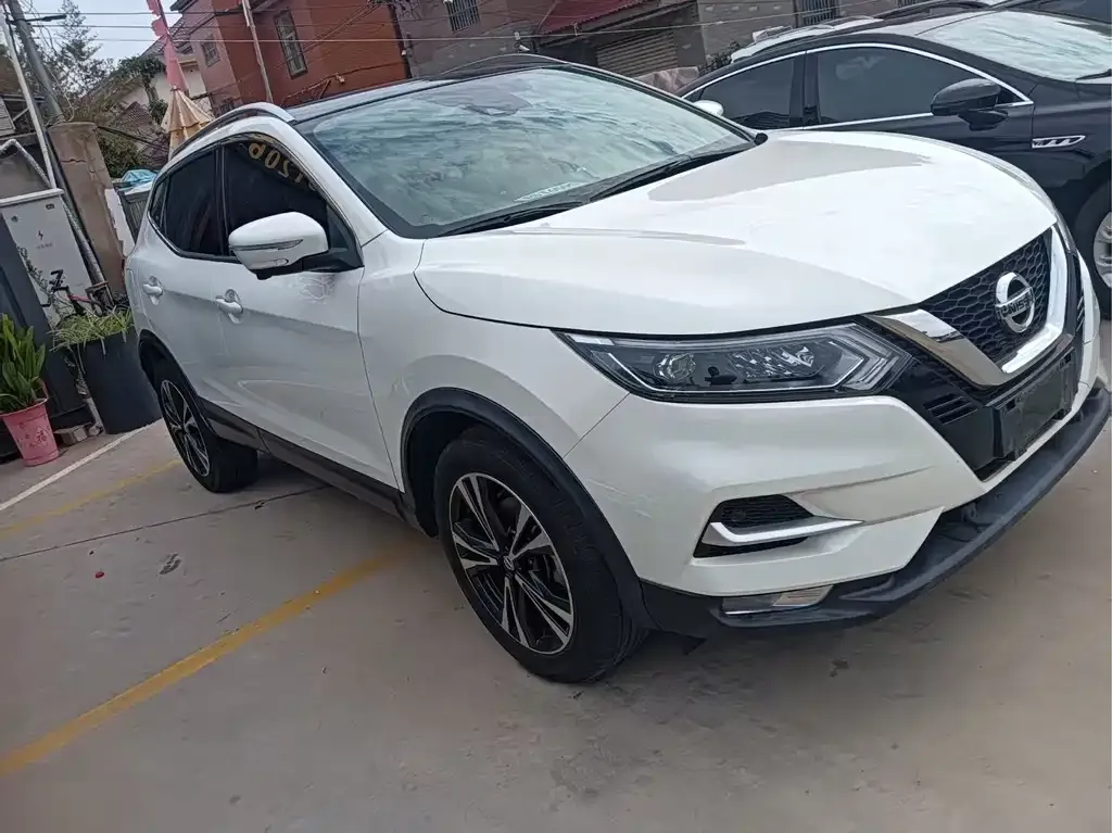 Nissan Qashqai — фото 1