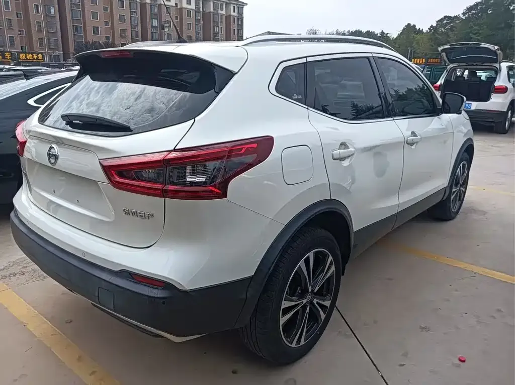 Nissan Qashqai — фото 4