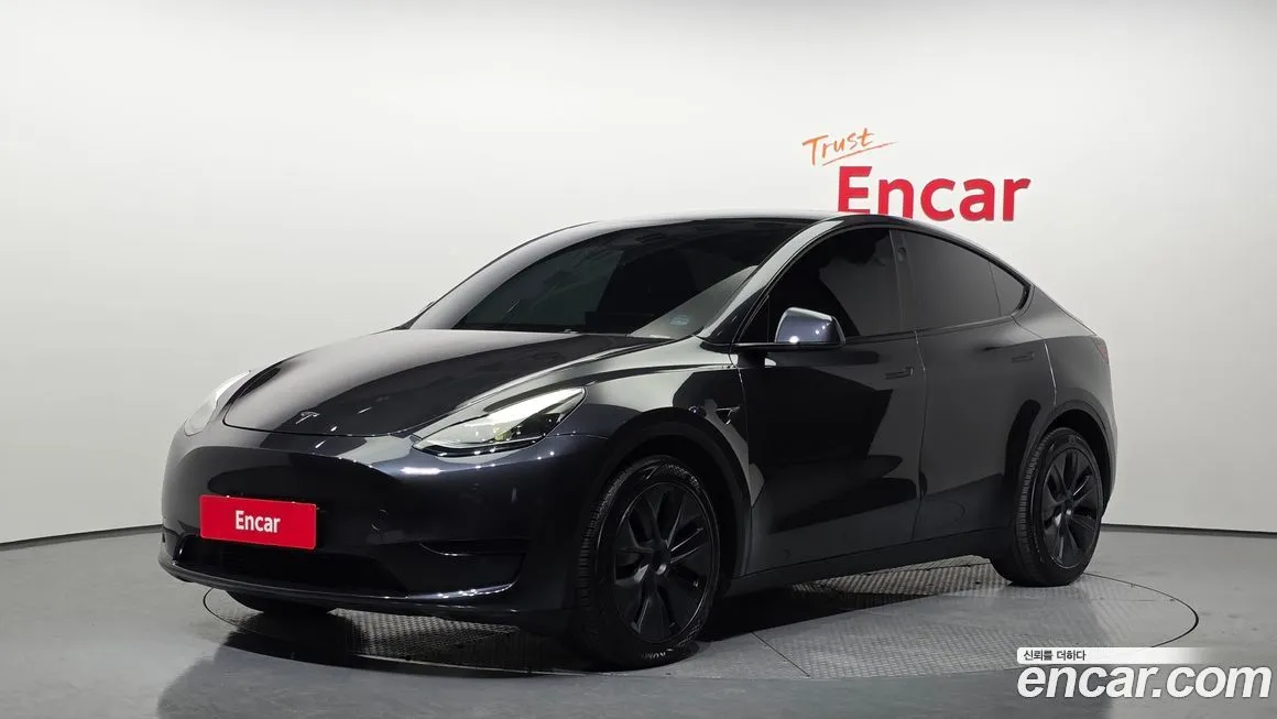Tesla Model Y — фото 1