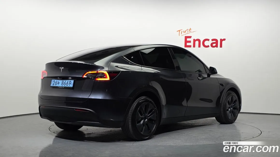 Tesla Model Y — фото 2