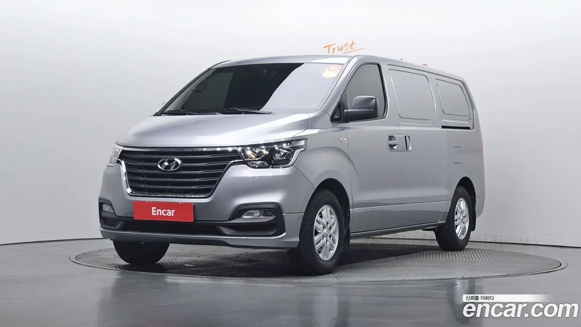 Hyundai Starex — фото 1