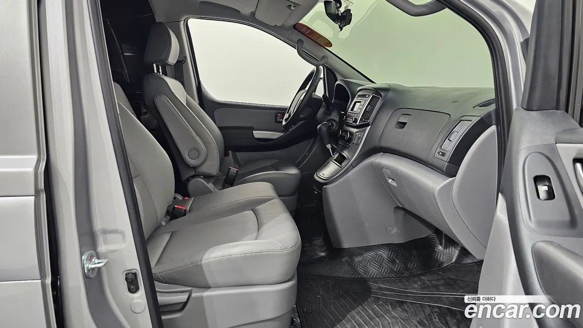 Hyundai Starex — фото 10