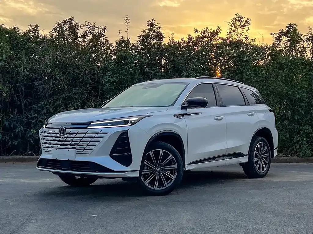 Changan CS75PLUS — фото 1