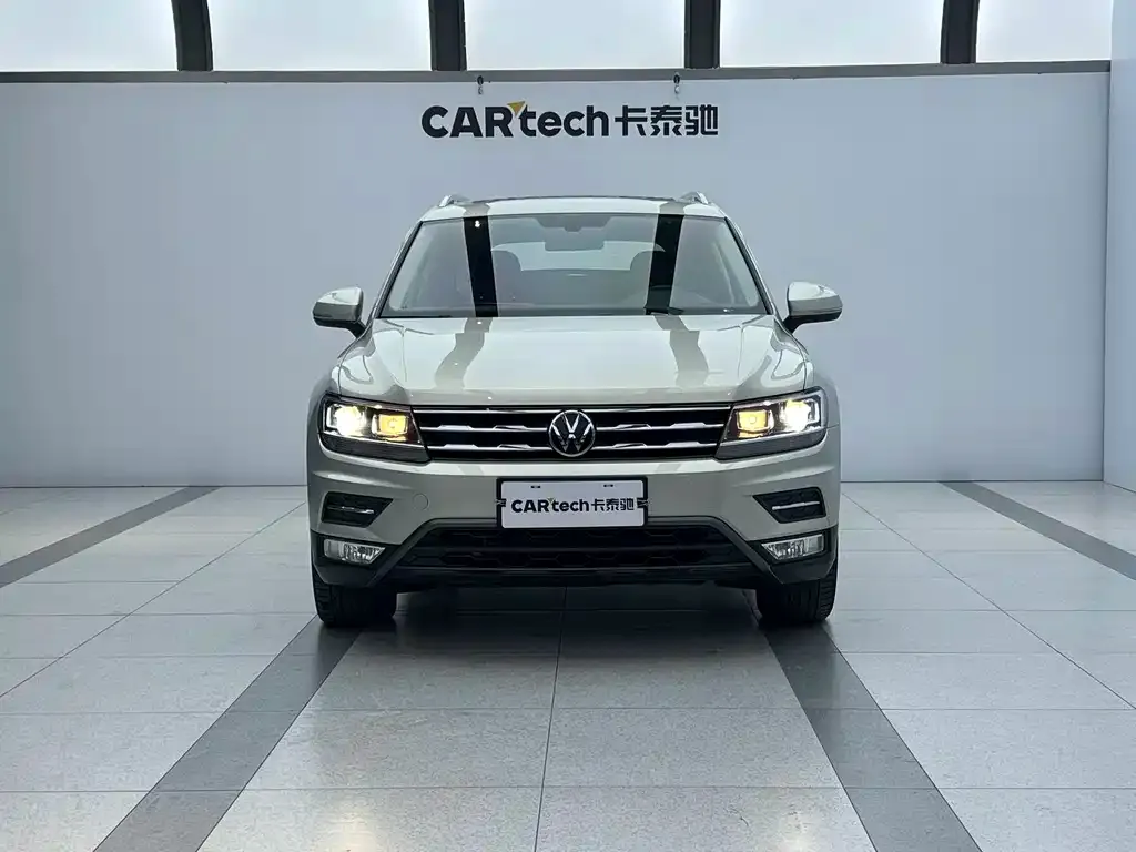 Volkswagen Tiguan L — фото 1