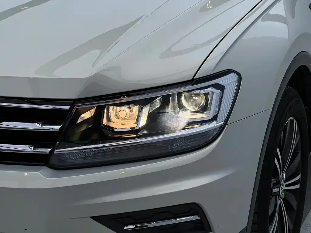Volkswagen Tiguan L — фото 3