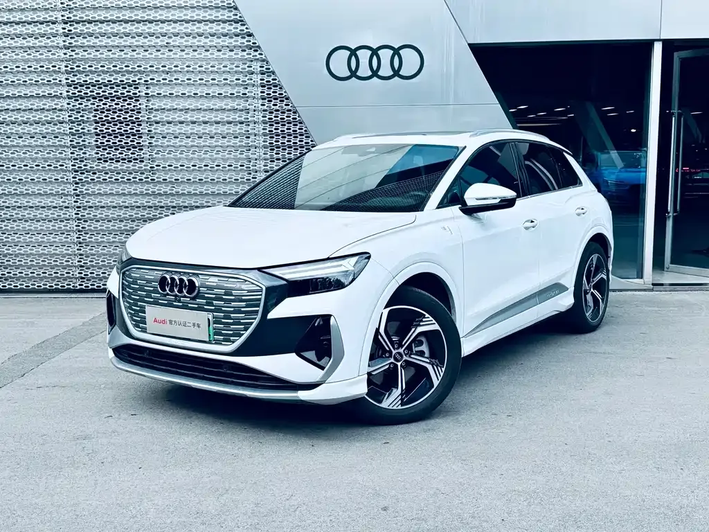 Audi Q4 e-tron — фото 1